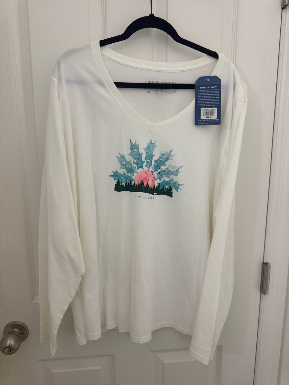 Life Is Good White V-Neck Long Sleeve Tee with Holly Sunset Graphic. XXXL